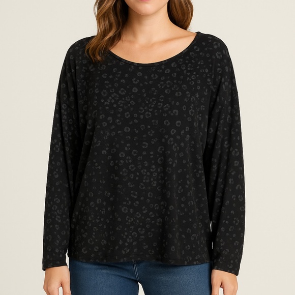 Chico’s Black Animal Print Blouse XXL V-Neck Drop Shoulder Stretch Jersey Knit - Picture 1 of 10